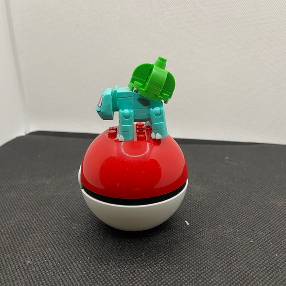 🍀 3/$15 PokéBall with Bulbasaur Block Figuring - Picture 2 of 5